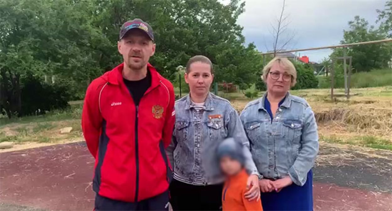 Видеообращение активистов из Воскресенского к мэру Анапы. 30 мая 2025 года. Скриншот видео https://t.me/anapa_post/36580