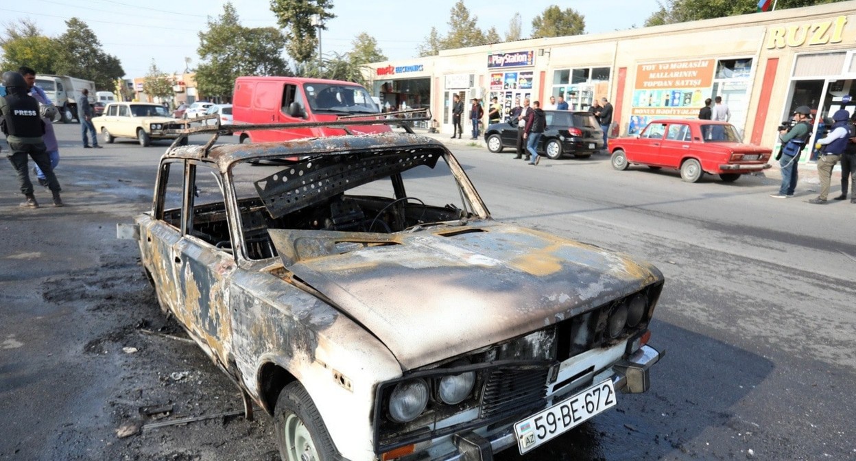 Последствия обстрела Барды ракетами системы залпового огня "Смерч". 28 октября 2020 года. Фото корреспондента "Кавказского узла" Азиза Каримова.