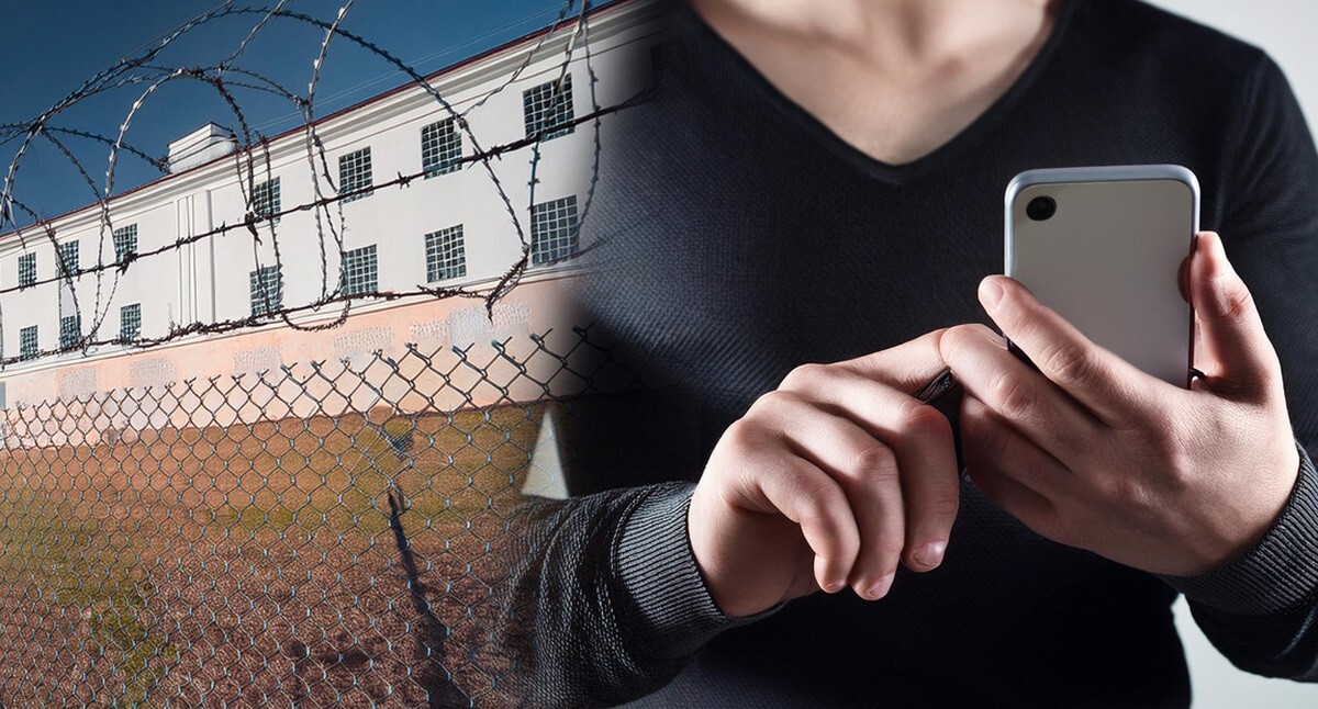 Вид на СИЗО; человек держит смартфон. Иллюстрации созданы "Кавказским узлом" с помощью программы Photoshop.