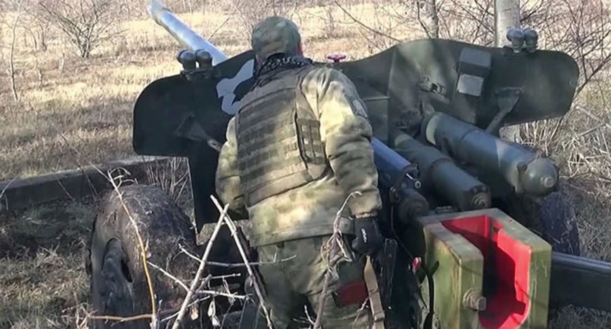 Спецоперация на Украине. Скриншот видео https://www.1tv.ru/news/2023-01-09/444927-boevye_zadachi_v_zone_svo_vypolnyayut_raschety_protivotankovogo_orudiya_rapira