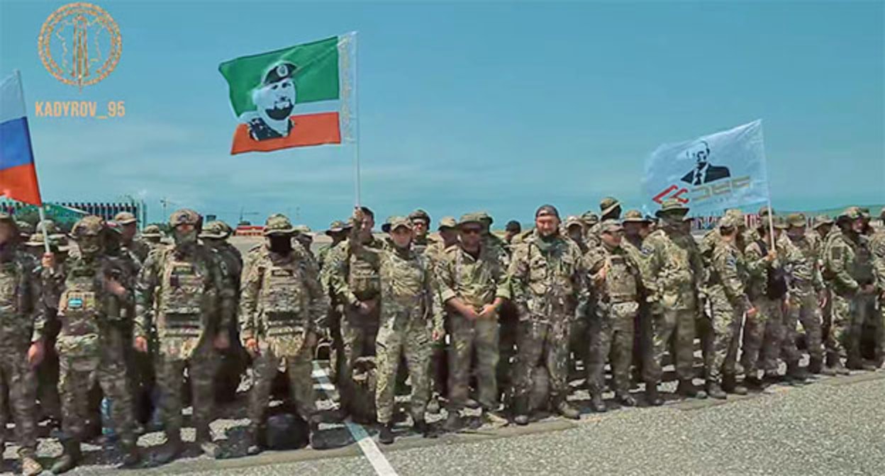 Группа бойцов перед отправкой на Украину. 3 июня 2025 г. Скриншот видео https://t.me/RKadyrov_95/5768