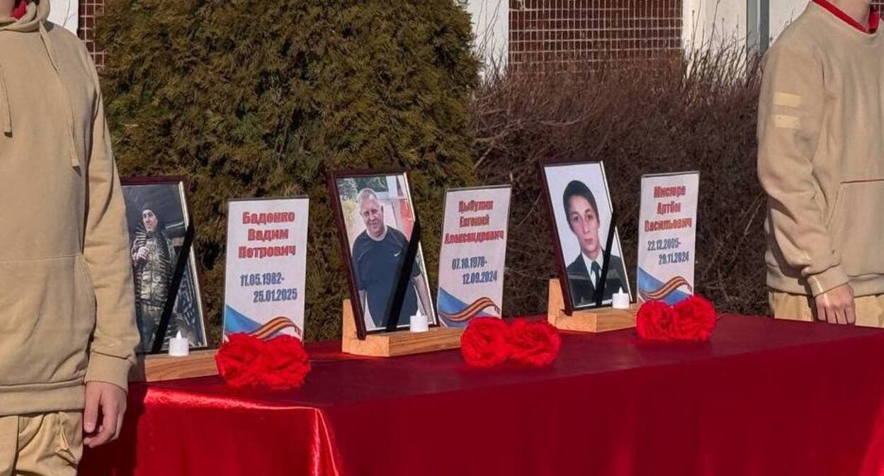 Портреты убитых военных. Фото: администрация Усть-Джегутинского района / Telegram