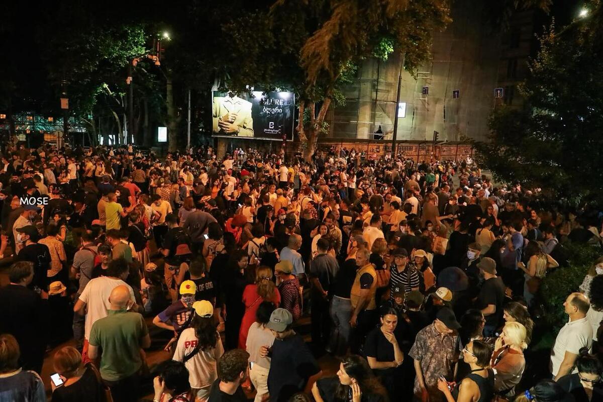 Участники акции протеста. 12 июня 2025 года. Фото телеграм-канала Tbilisi_life.
