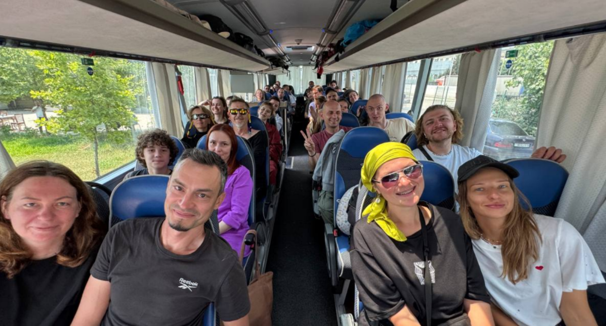 Эвакуированные россияне. Скриншот фото МИД России от 14.06.25, https://t.me/MID_Russia/61091.