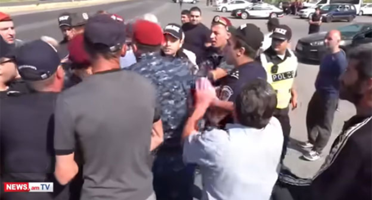 Протест сельчан в Армении. 16 июня 2025 г. Скриншот видео News am TV