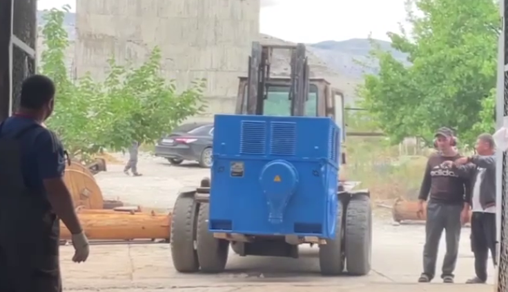 Новый насос поступил в Буйнакск. Стоп-кадр видео из Telegram-канала мэрии города от 17.06.25, https://t.me/gorodbuynaksk/8162.