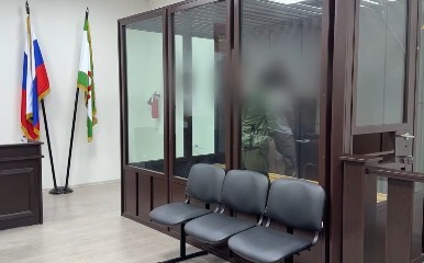 Суд по апелляции на арест силовика из Ингушетии, подозреваемого в подбросе наркотиков мужчине без сознания. Стоп-кадр видео, опубликованного в телеграм-канале Mash Gor.