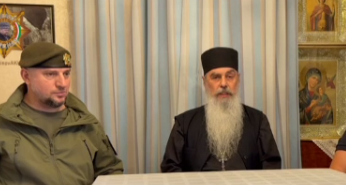 Апти Алаудинов и схиигумен Гавриил. Кадр видео в Telegram-канале Алаудинова.