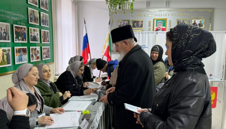 Голосование на выборах в Чечне. Скриншот фото из Telegram-канала Избиркома Чечни от 15.03.24, https://t.me/ikchr95/2643.