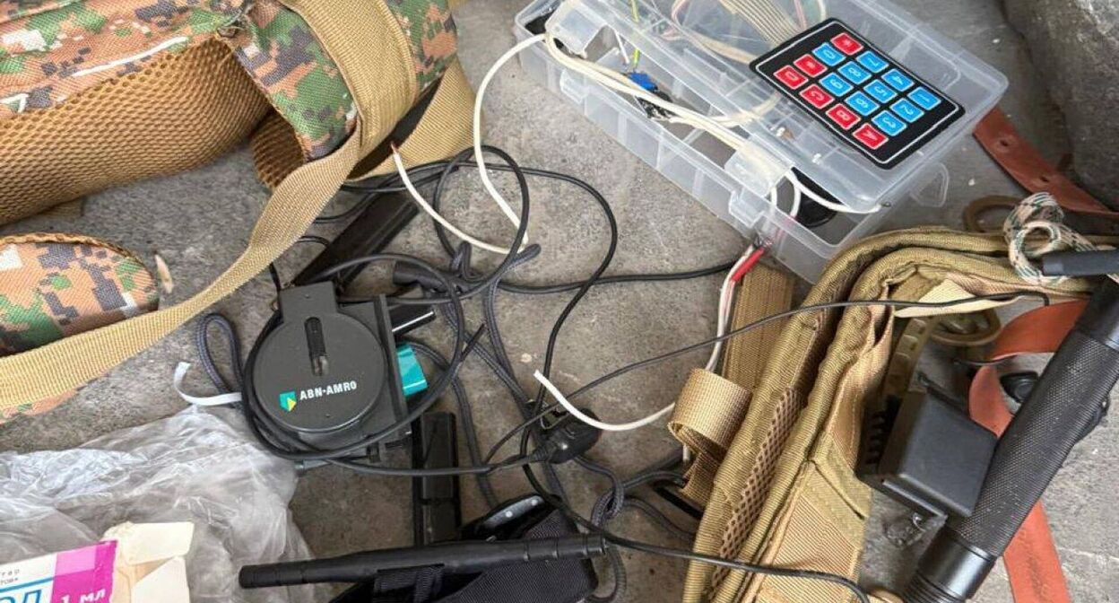 Вещи, найденные у задержанных. Фото: Следственный комитет Республики Армения