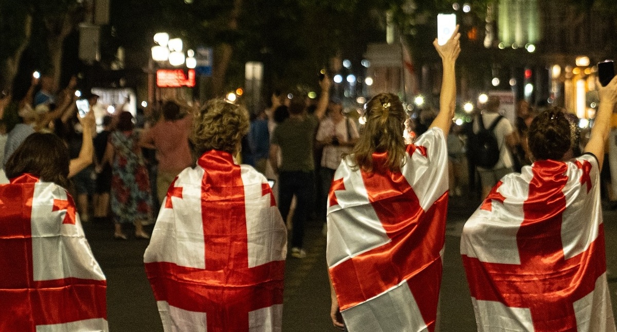 Протестующие на проспекте Руставели. Фото: Publika