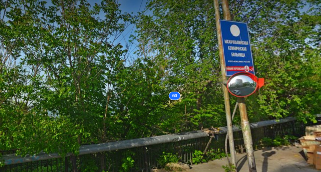 Территория, на которой планируется строительство многоэтажки. Скриншот фото с сервиса "Яндекс.Карты", https://yandex.ru/maps/28/makhachkala/house/ulitsa_akhmedkhana_abu_bakara_62/YE4YcgBmQUQBQFpofXV4dXtrYQ==/?l=stv%2Csta&ll=47.476833%2C42.994760&panorama%5Bdirection%5D=41.972711%2C2.754491&panorama%5Bfull%5D=true&panorama%5Bpoint%5D=47.477714%2C42.994426&panorama%5Bspan%5D=119.501063%2C60.000000&source=serp_navig&z=16