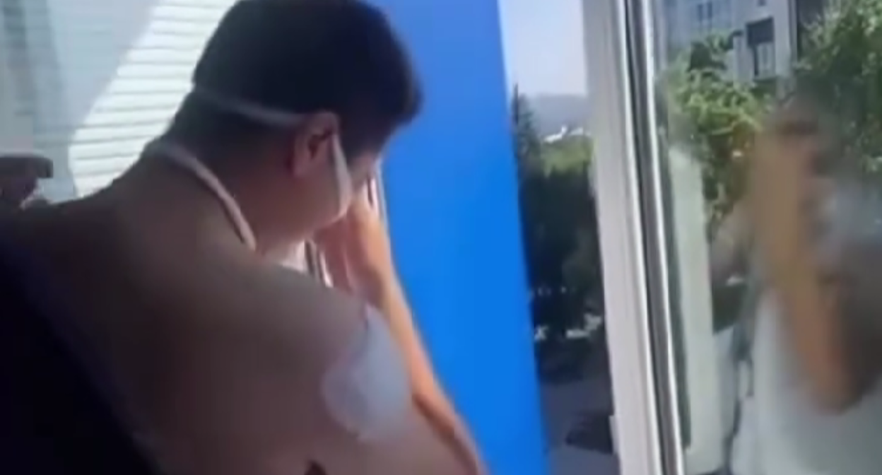 Пострадавший при атаке полицейский в больнице. Стоп-кадр видео из Instagram-канала "Патриот КБР" от 13.07.25, https://www.instagram.com/p/DMCdWEZtTrV/, (деятельность компании Meta, владеющей соцсетью, запрещена в России).