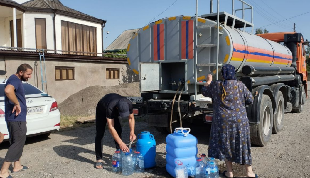 Подвоз воды в Магарамкентском районе. Скриншот фото из Telegram-канала районной администрации от 13.07.25, https://t.me/dagrayonmag/26885.