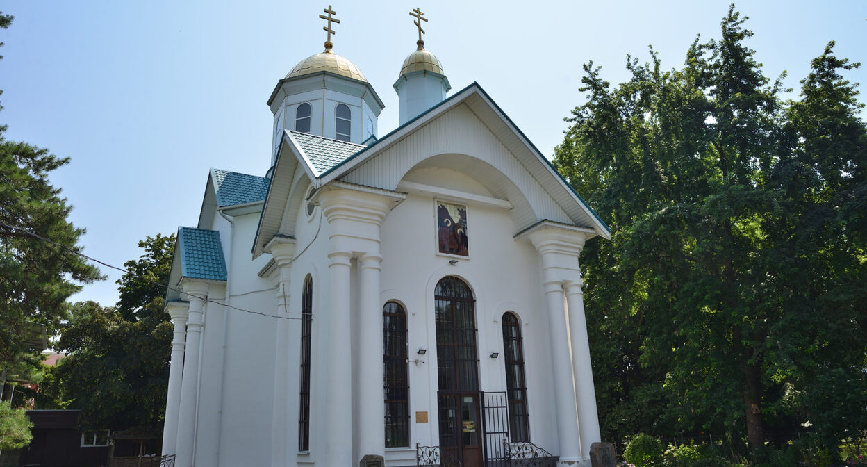 Михайло-Архангельский храм в Майкопе. Фото: https://adygeya-orthodoxia.ru/eparxiya/xramyi/pervoe-majkopskoe-blagochinie/svyato-uspenskij-sobor.html