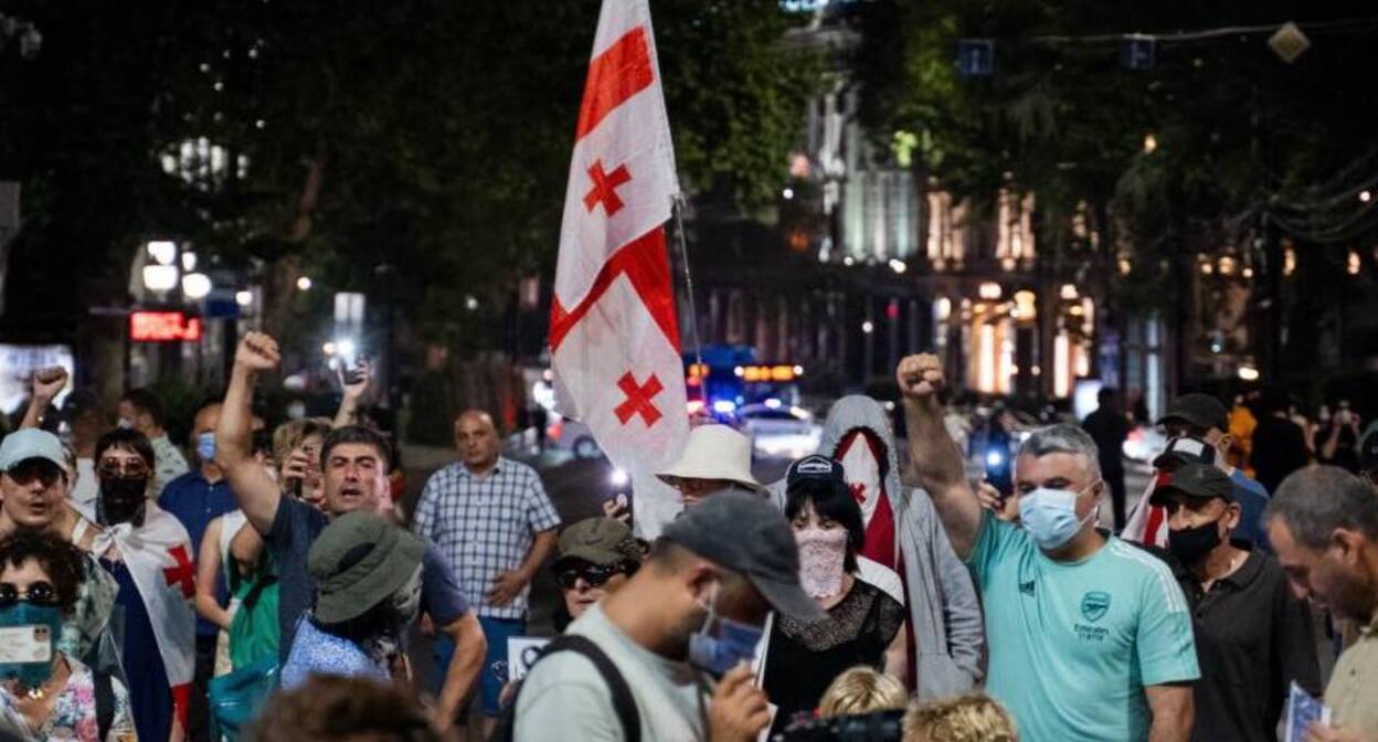 Протестующие на проспекте Руставели. Фото: NEWS.On.ge 