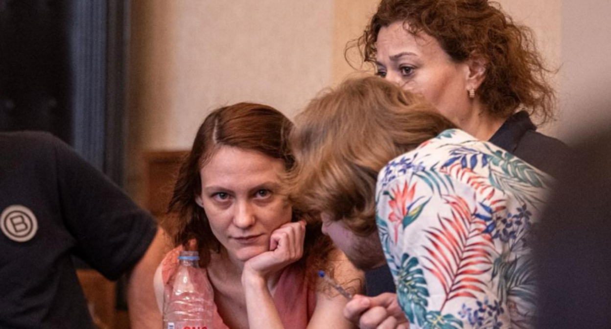 Анастасия Зиновкина ( в центре), Артем Грибуль (справа). Скриншот фото из Telegram-канала Николая Кавказского (признан иноагентом) от 09.08.25, https://t.me/NKavkazsky/9938