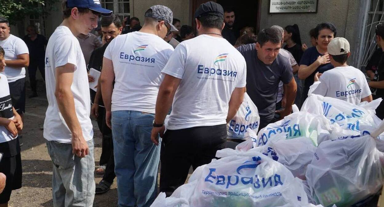 Российская гуманитарная помощь для карабахских переселенцев. Фото: Mika Badalyan / Facebook* 