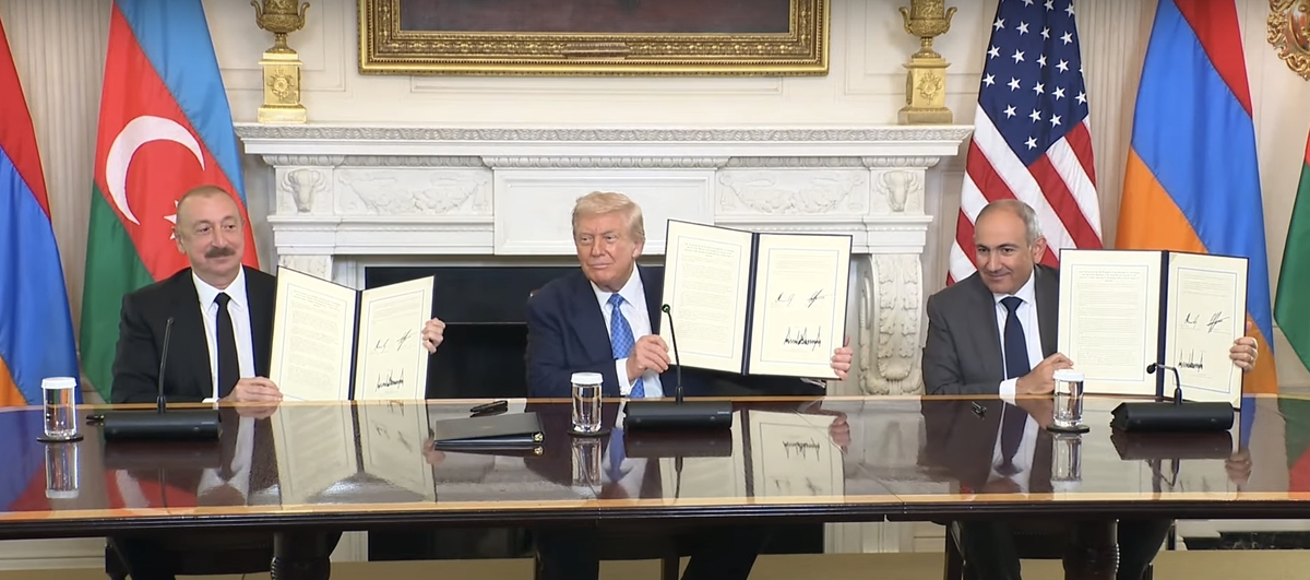 Подписание мирной декларации. Кадр официальной трансляции Белого дома The White House / YouTube
