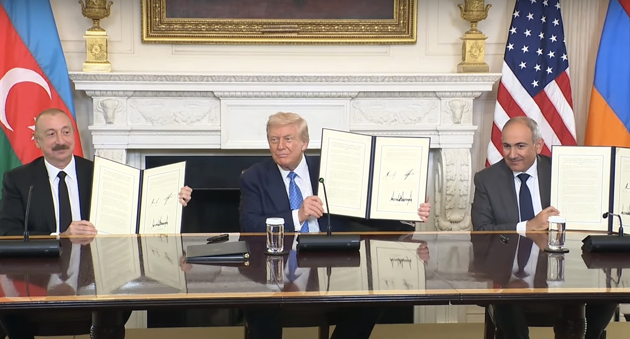 Подписание мирной декларации. Кадр официальной трансляции Белого дома The White House / YouTube
