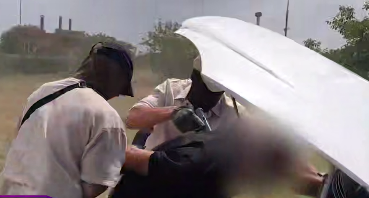 Фрагмент задержания. Стоп-кадр видео https://t.me/readovkanews/99974 от 18.08.25