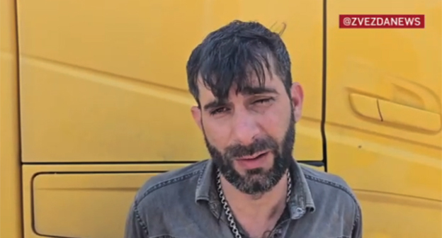 Задержанный подозреваемый в вывозе секретных материалов. 21 августа 2025 г. Скриншот видео https://news-dagestan.ru/society/2025/08/21/34113.html