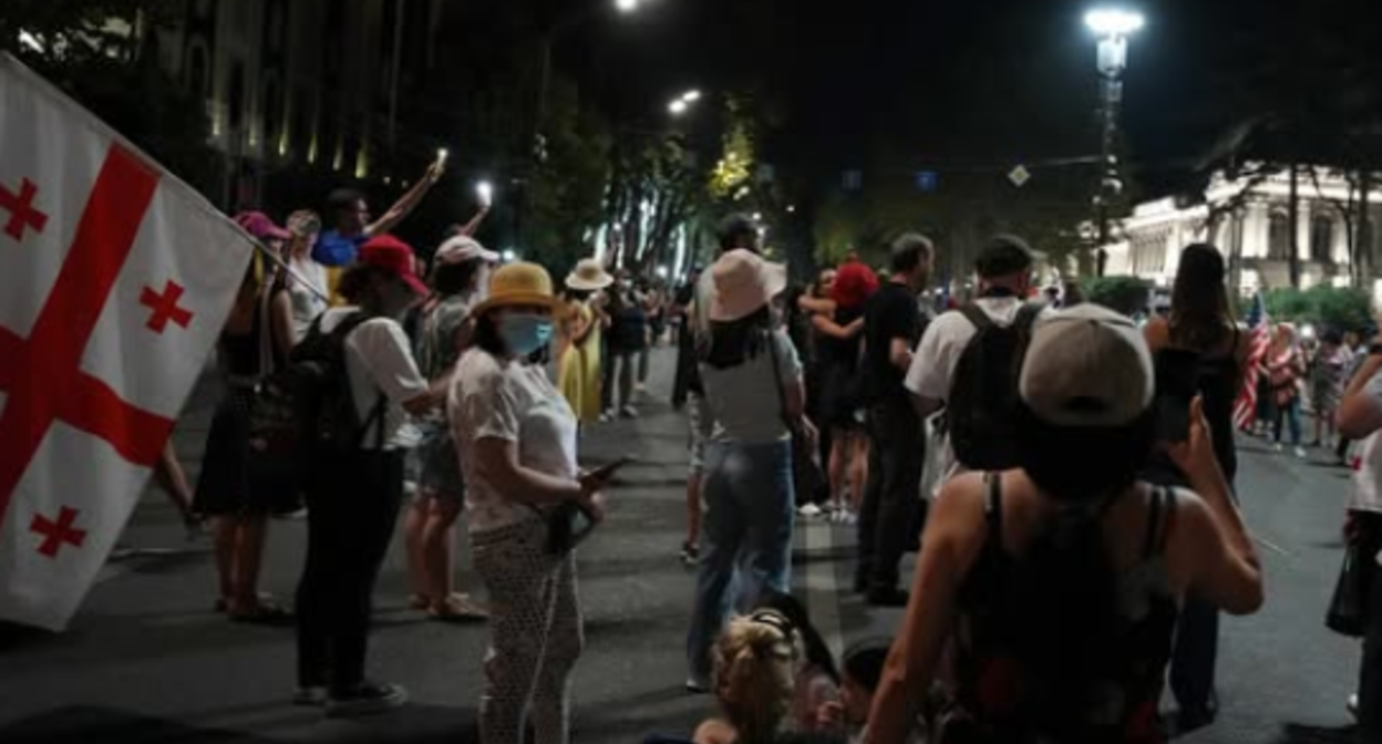 Акция протеста у парламента Грузии. Скриншот фото Publika от 31.08.25, https://www.facebook.com/photo/?fbid=1537809054285306&set=a.715406393192247.