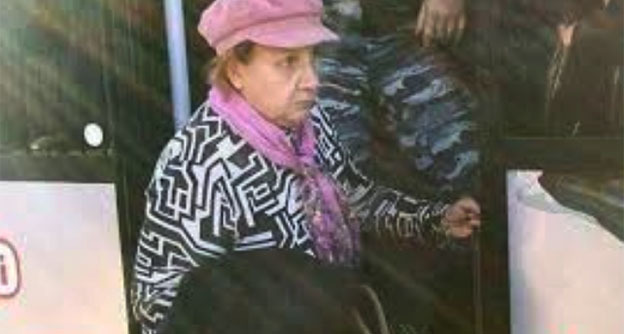 Ирина Сукач во время задержания. Скриншот фото 161.ru от 29.10.21, https://161.ru/text/criminal/2021/10/29/70225013/