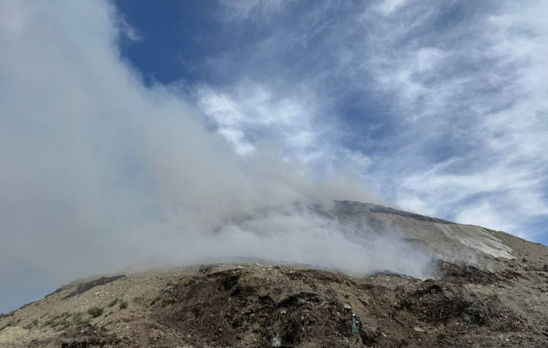 Пожар на мусорном полигоне в Новороссийске. Скриншот фото из Telegram-канала администрации Приморского района Новороссийска от 08.09.25, https://t.me/primorskaya_adm/19912?single