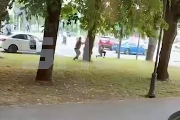 Нападение на полицейского. 4 июля 2025 г. Скриншот видео Telegram-канал SHOT