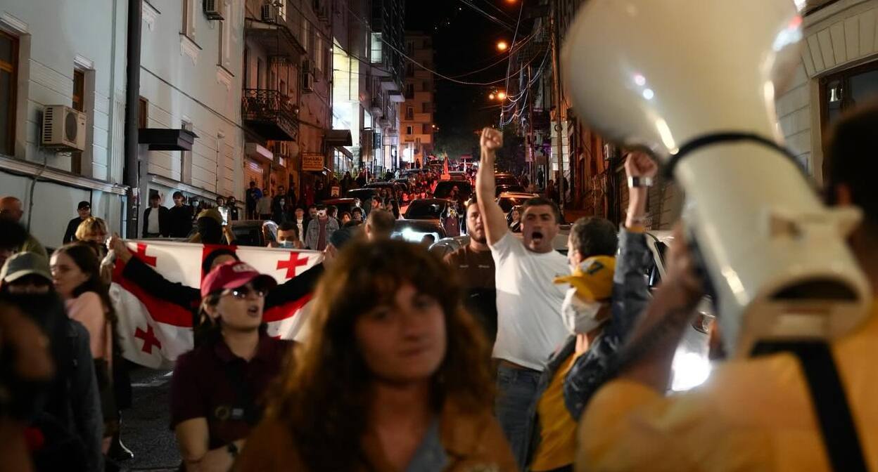 Участники акции протеста у Верховного суда. Фото: Keto Mikadze / Publika