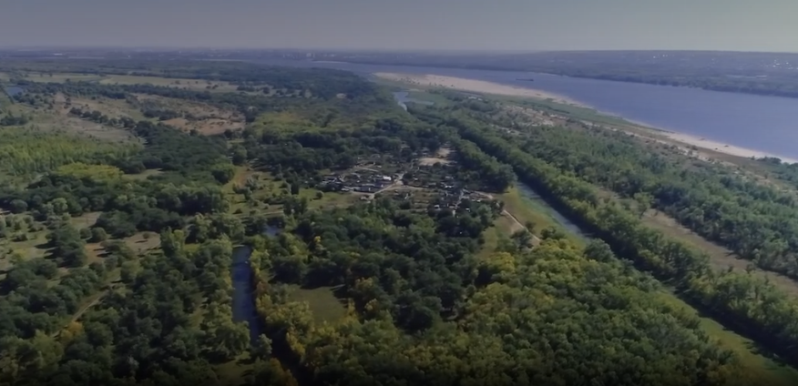 Остров Сарпинский. Стоп-кадр видео "Высота 102", https://yandex.ru/video/preview/1000211494314375185