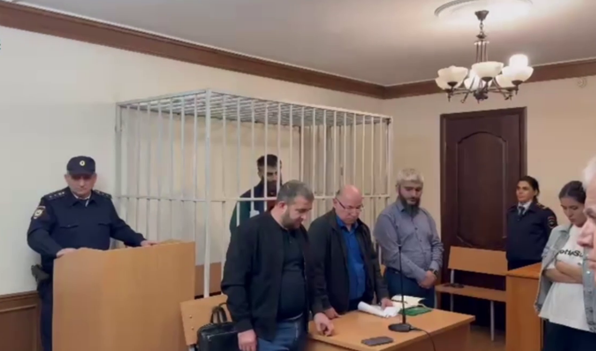 Арест директора "Каспэнергосбыта". Стоп-кадр видео из Telegram-канала "Фемида Дагестана" от 15.10.25, https://t.me/Femida_Dagestana/278