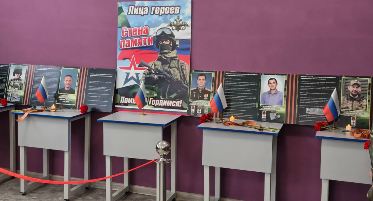 Мемориальные доски убитым бойцам. Скриншот фото из Telegram-канала администрации Зерноградского района от 30.09.25, https://t.me/zernolandru/16071?single