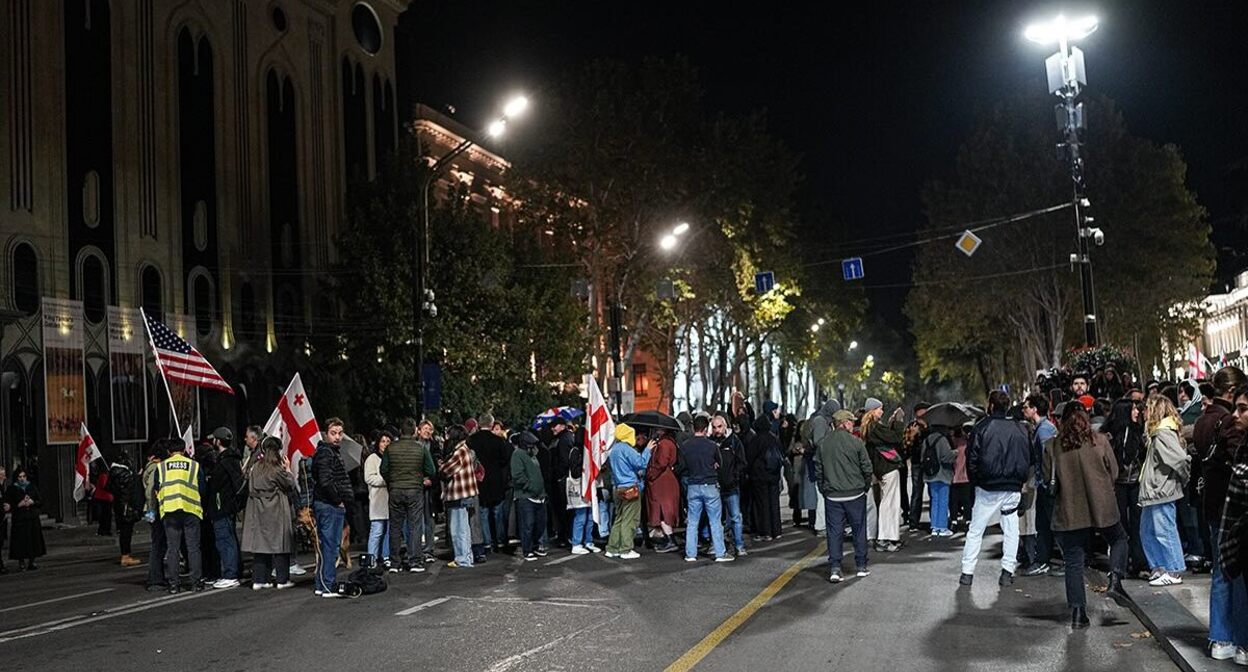 Протестующие на проспекте Руставели. Фото: Basti Mgaloblishvili / Publika 
