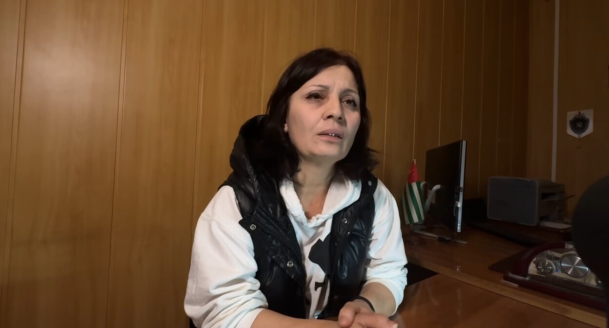 Маквала Бжалава, скриншот со страницы «Медиа-клуб «Апсны-иахьа» https://www.facebook.com/watch/?v=835119405548642 принадлежит компании Meta деятельность которой запрещена в России