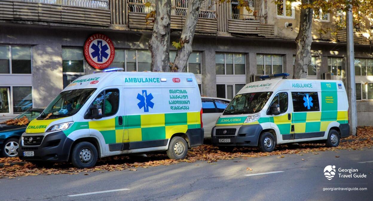 Машины "скорой помощи". Фото: https://georgiantravelguide.com/ru/articles/uslugi-skoroy-pomoshchi-v-gruzii