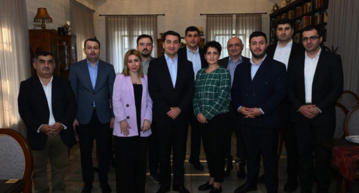 Встреча представителей Азербайджана и Армении. Фото: https://www.instagram.com/p/DRXGJUYjW6b/ принадлежит компании Meta деятельность которой запрещена в России