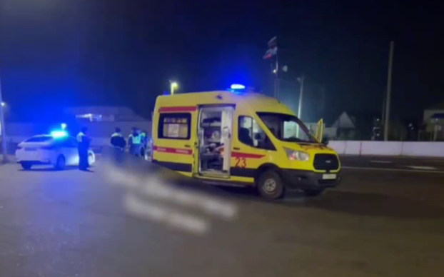 Скорая помощь на Джемикентском КПП. Стоп-кадр видео Telegram-канала "Федерация" от 30.11.25, https://t.me/c/1407069800/49952.