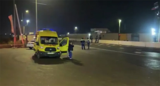 На месте нападения на силовиков на КПП "Джемикентский". 30 ноября 2025 г. Скриншот видео https://www.instagram.com/reel/DRsTfQ4DMG0/ принадлежит компании Meta деятельность которой запрещена в России