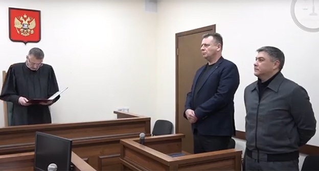 Vsevolod Netreba (right) in the courtroom. December 15, 2025. Screenshot from video https://vk.com/wall-217495875_1163?w=wall-217495875_1163