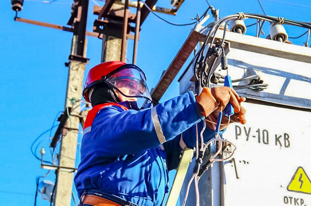 Восстановительные работы в электросетях. Фото:  https://05.mchs.gov.ru/