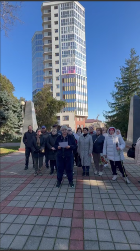 Жители Анапы обратились к Вениамину Кондратьеву с просьбой оказать содействие во вводе в эксплуатацию 17-этажного жилого дома. 20 декабря 2025 года. Видео: Утренний Юг / https://t.me/UtrennijYug/41836 Жители Анапы обратились к Вениамину Кондратьеву с просьбой оказать содействие во вводе в эксплуатацию 17-этажного жилого дома. 20 декабря 2025 года. Видео: Утренний Юг / https://t.me/UtrennijYug/41836