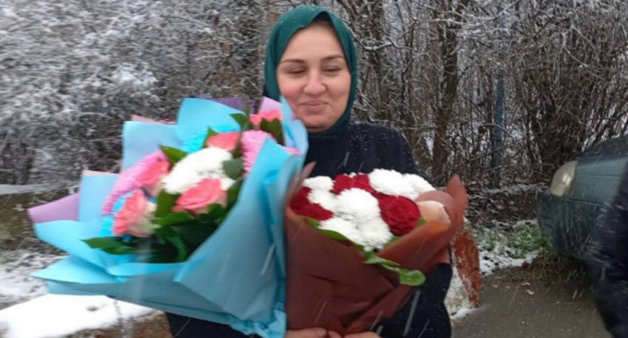 Зарифа Саутиева после освобождения из колонии. Скриншот фото "Фортанга" от 28.12.24, https://t.me/fortangaorg/18985.