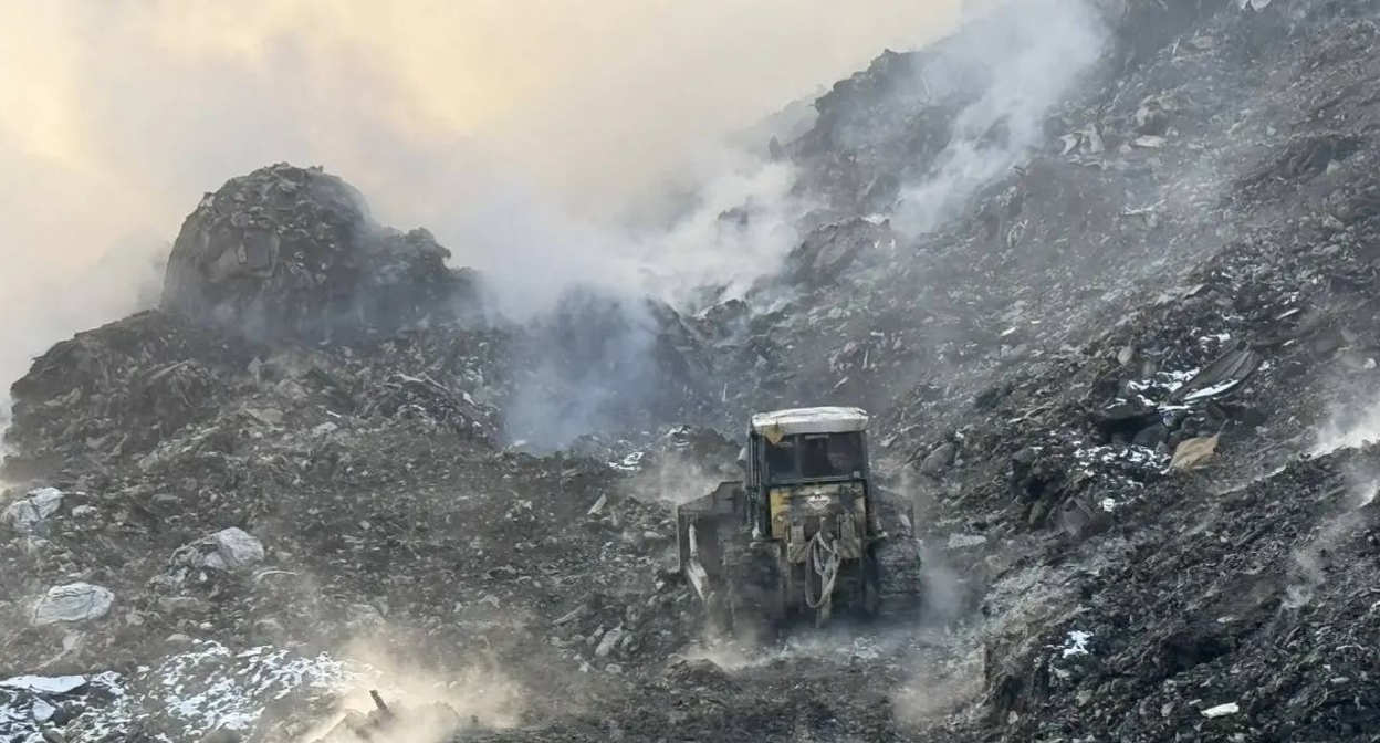 Горение мусора на полигоне в Новороссийске. Фото из телеграм-канала Александра Гаврикова https://t.me/Gavrikovzam/3328