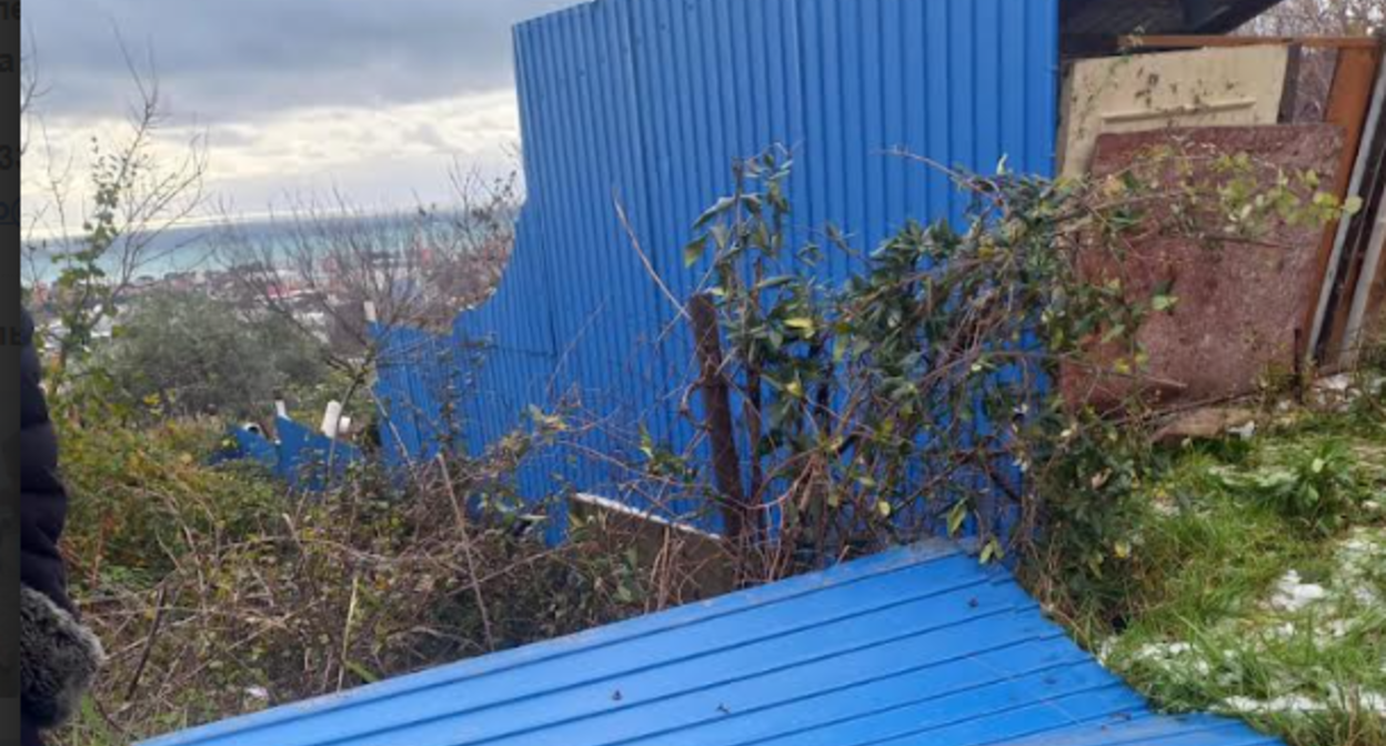 Забор демонтирован на участке сочинского казака. Фото предоставлено "Кавказскому узлу" Владимиром Галкой.