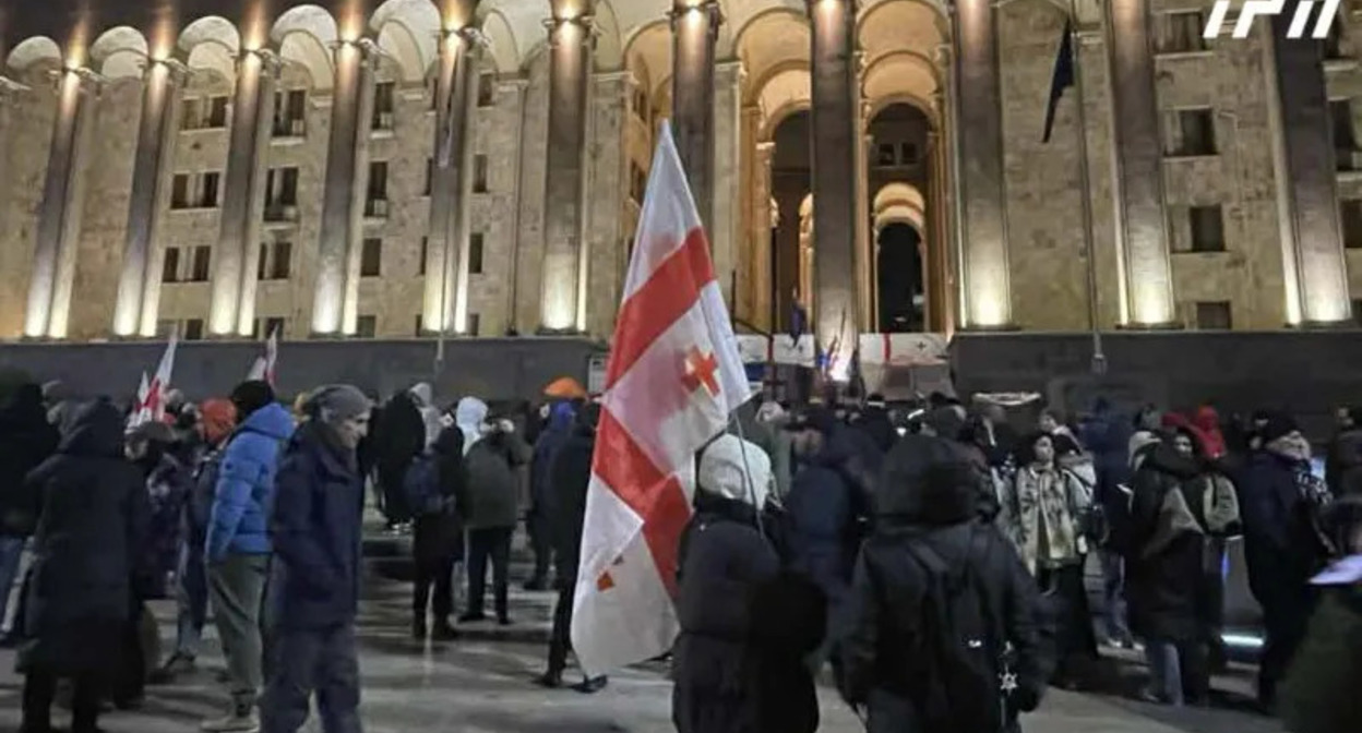 413-й день непрерывного протеста в Тбилиси. Interpressnews/https://www.interpressnews.ge/ka/article/859496-parlamenttan-saprotesto-akcia-mimdinareobs