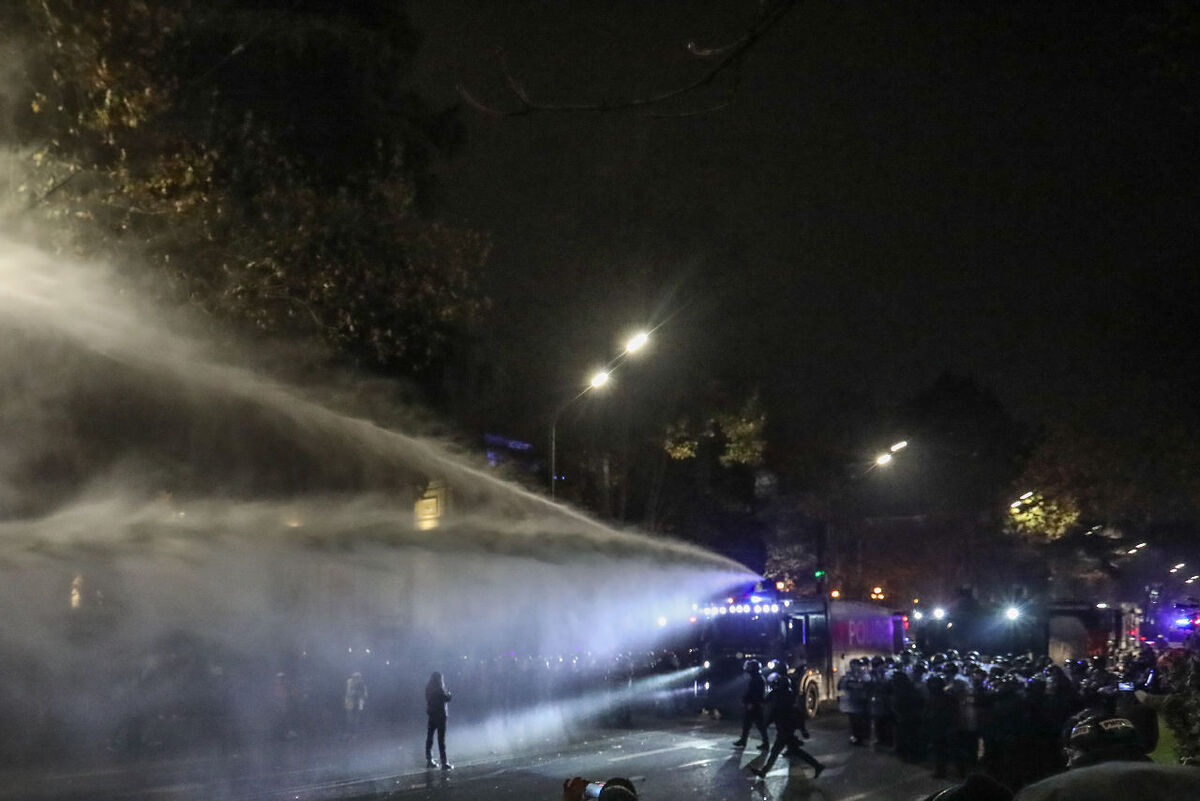 Сотрудники полиции во время акции протеста. Тбилиси, декабрь 2024 г. Фото Азиза Керимова для "Кавказского узла2