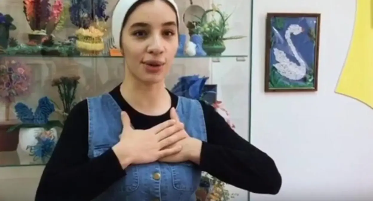 Айна Манькиева. Фото: Секреты ухода за волосами на лето / Rutube