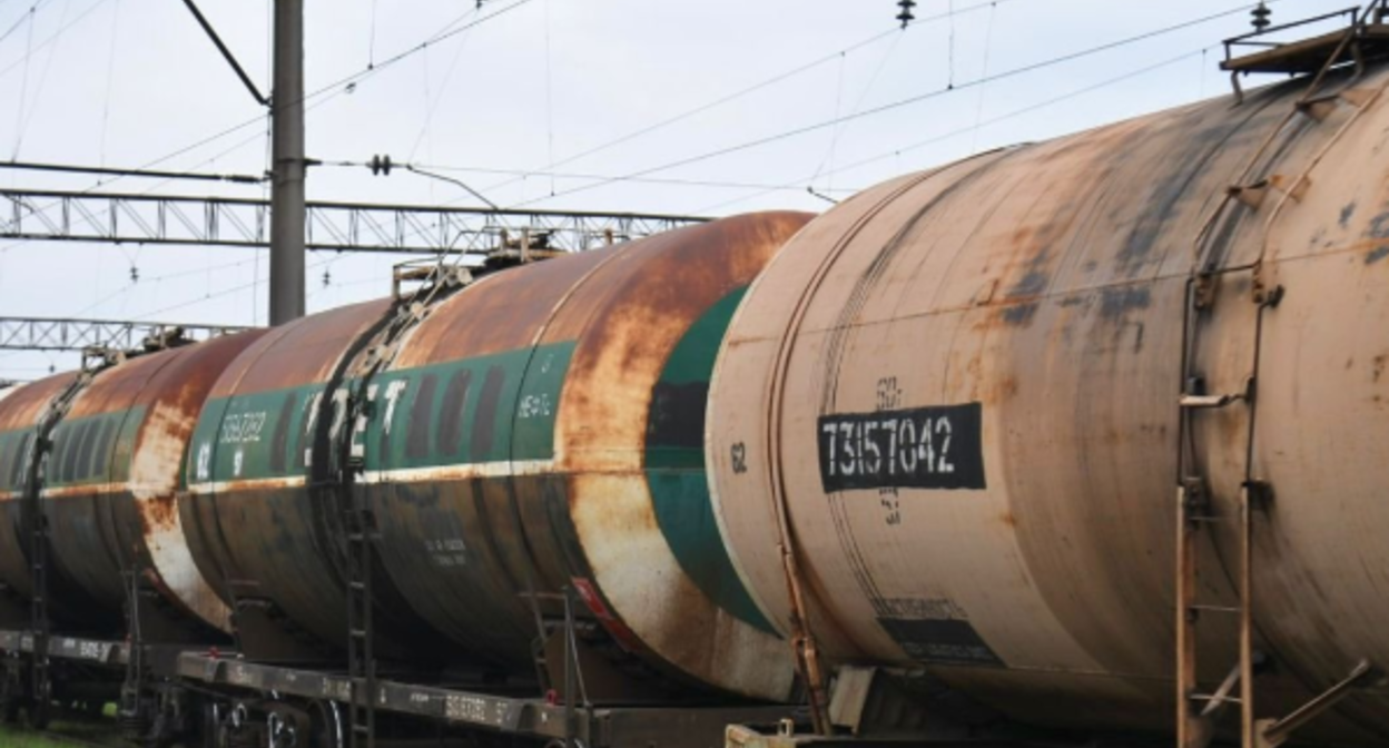 Поезд с бензином. Скриншот фото Trend  от 11.01.26, https://ru.trend.az/business/4140187.html.